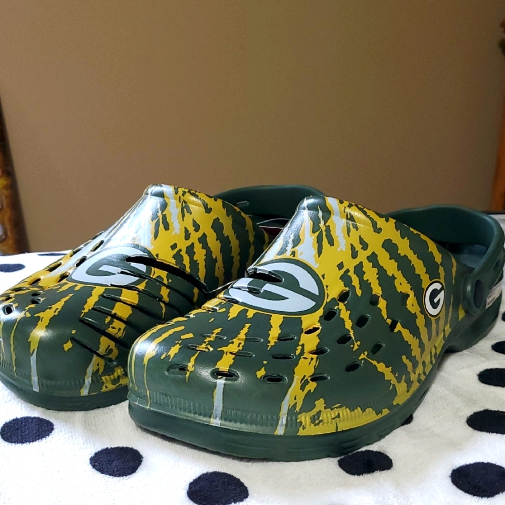 Foco Green Bay Packers Clogs NWT